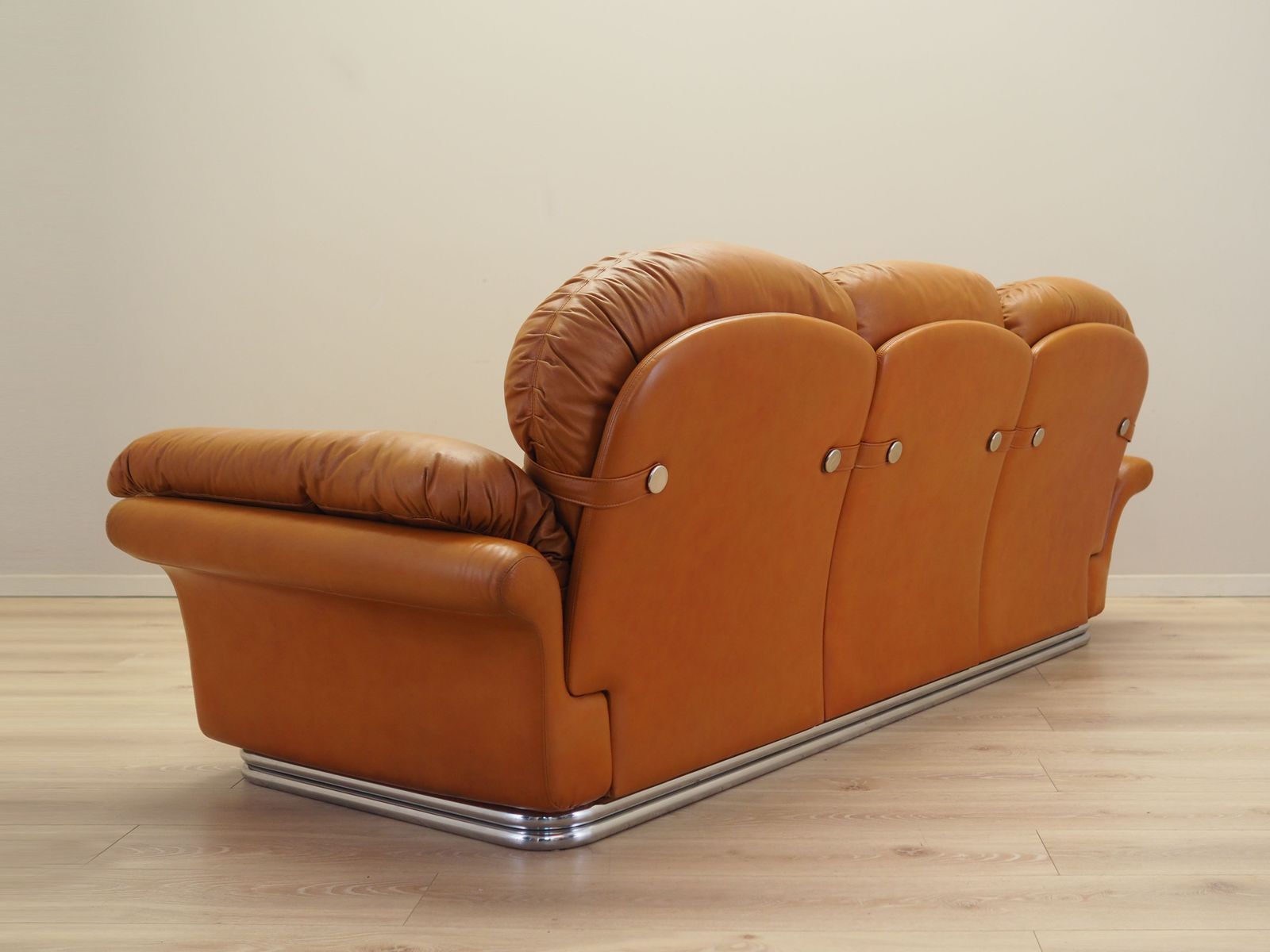 Oranje leren bank | Space Age-design | ca. jaren 1960 | Italië photo for sale