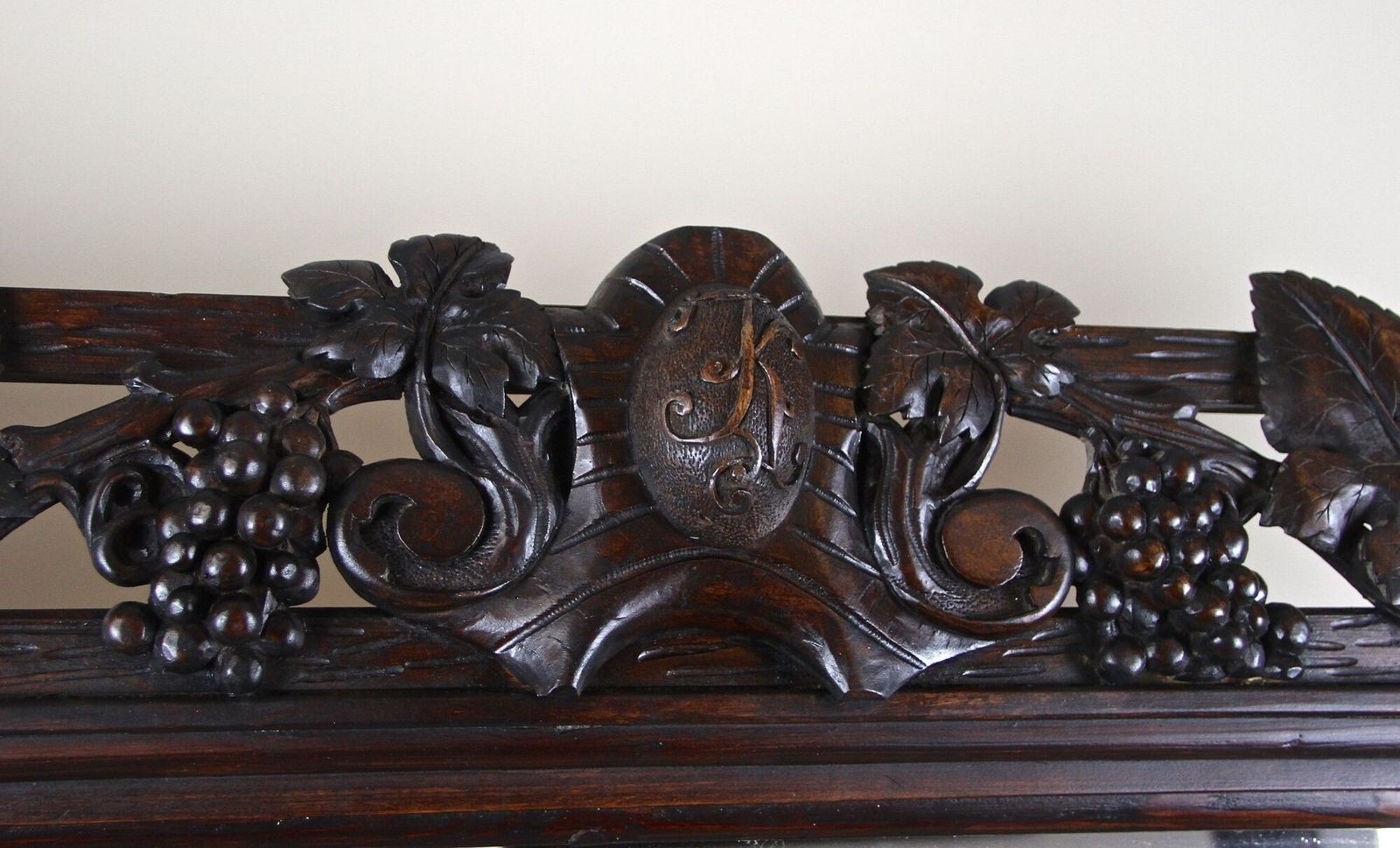 20th Century Black Forest Wall Mirror With Grapes And Leaves Hand Carved   1919 photo vinterior