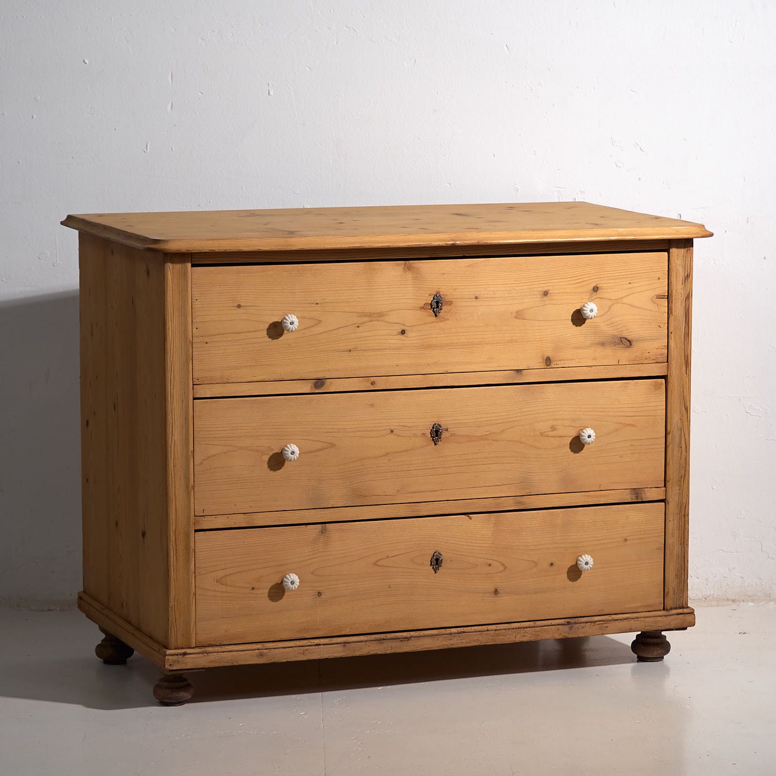 photo furniture Antique Solid Wood Chest Of Drawers (C.1920) #33