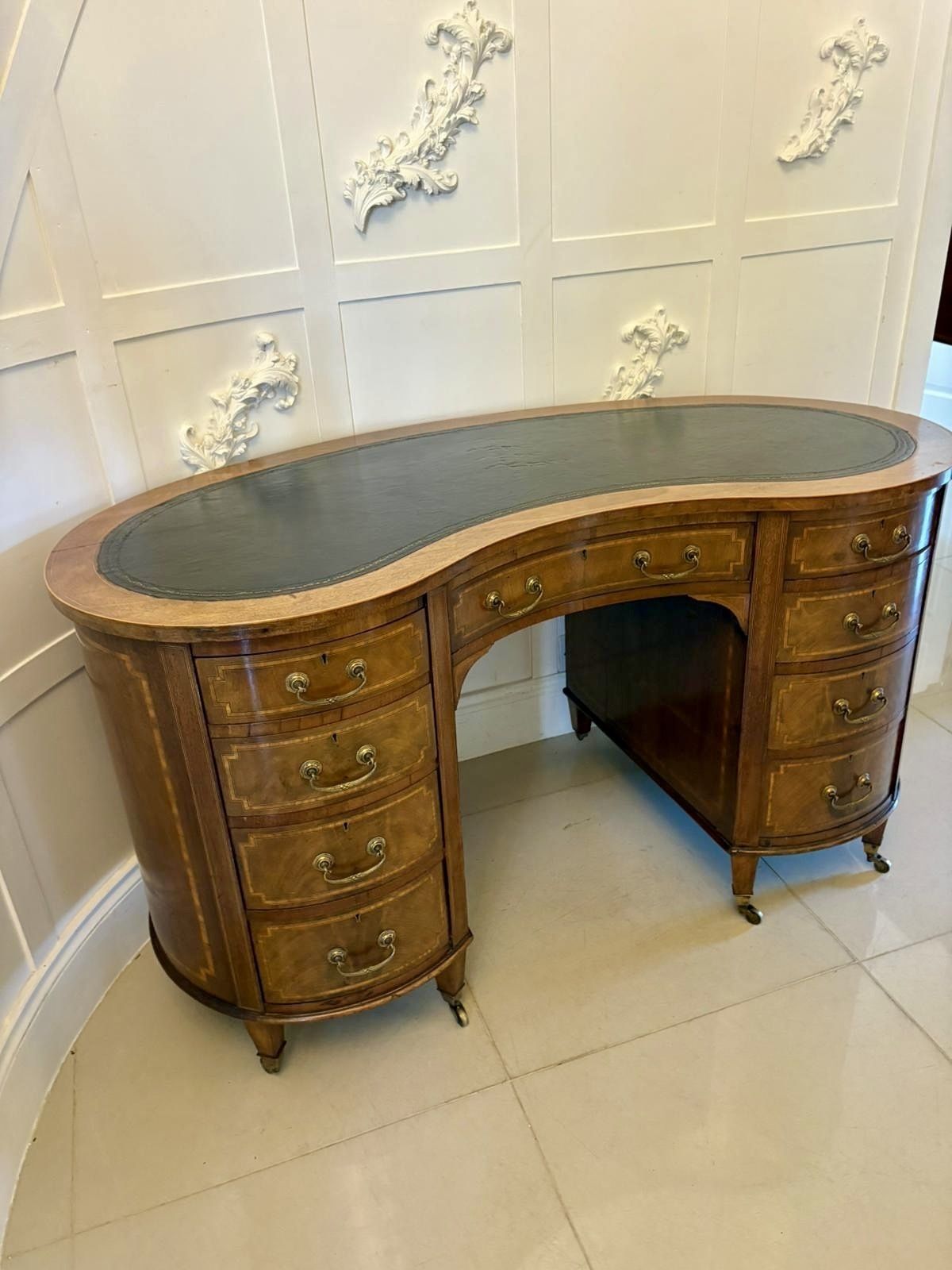 photo furniture Large Antique Quality Inlaid Mahogany Freestanding Kidney Shaped Desk