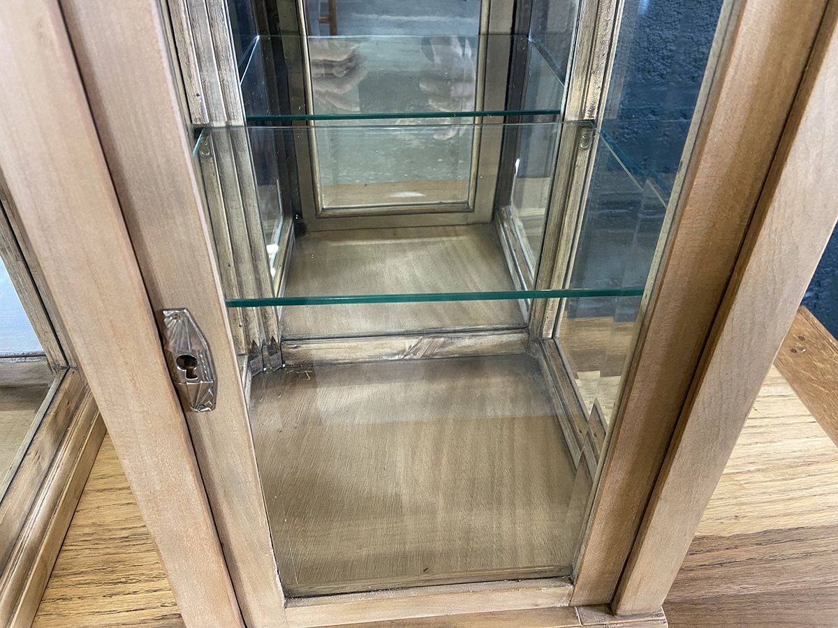photo vinterior Pair Of French Art Deco Display Cabinets