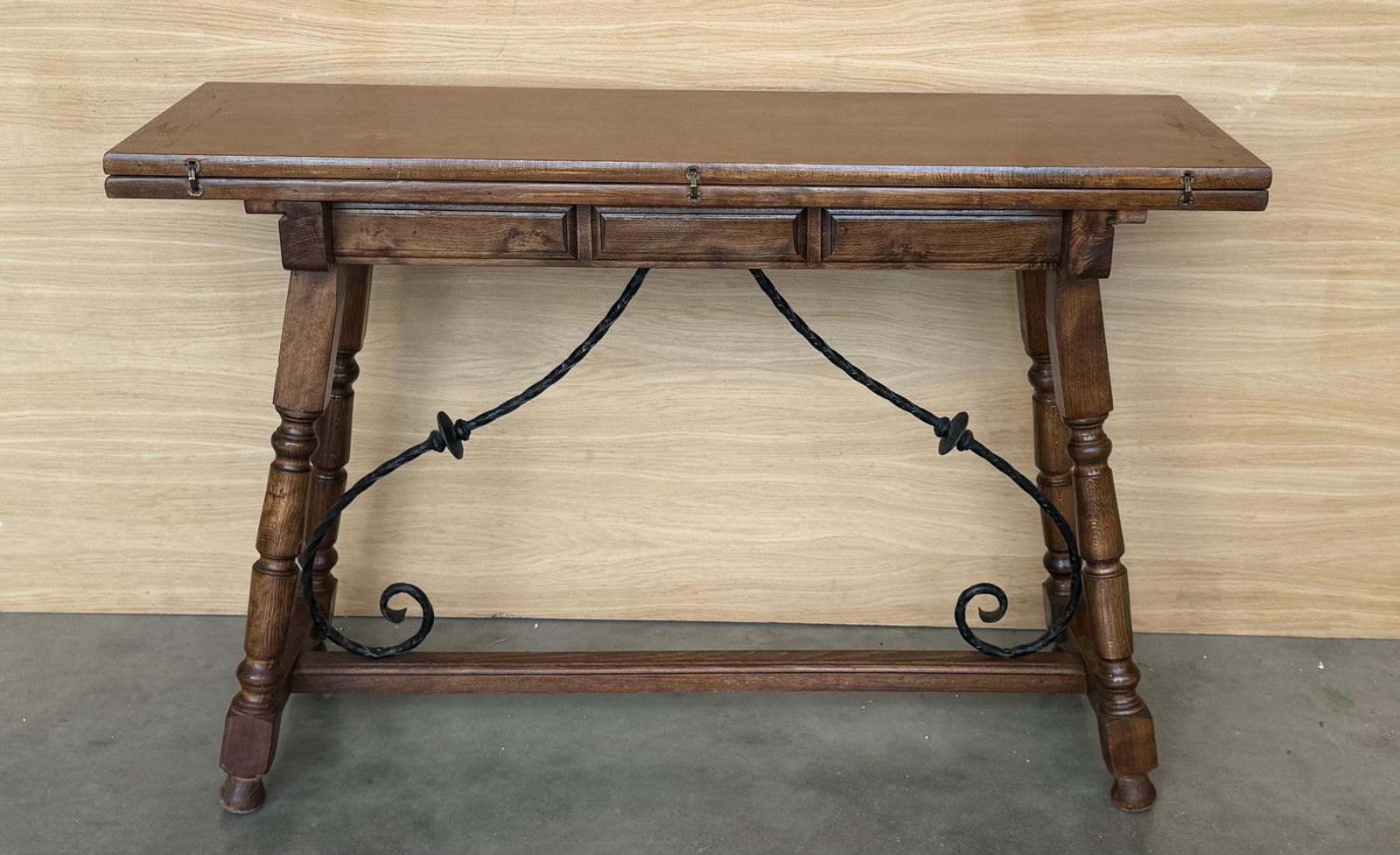Console espagnole du XXe siècle, table de ferme pliante avec entretoise en bois photo furniture