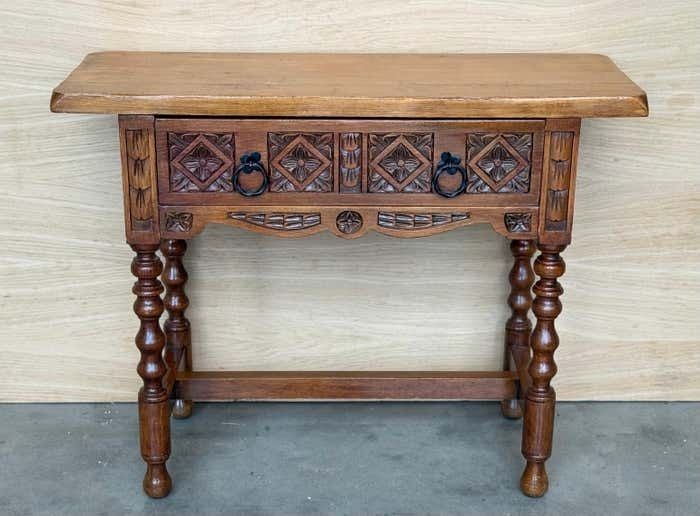 Grande table de chevet ou console basse espagnole avec tiroir photo for sale