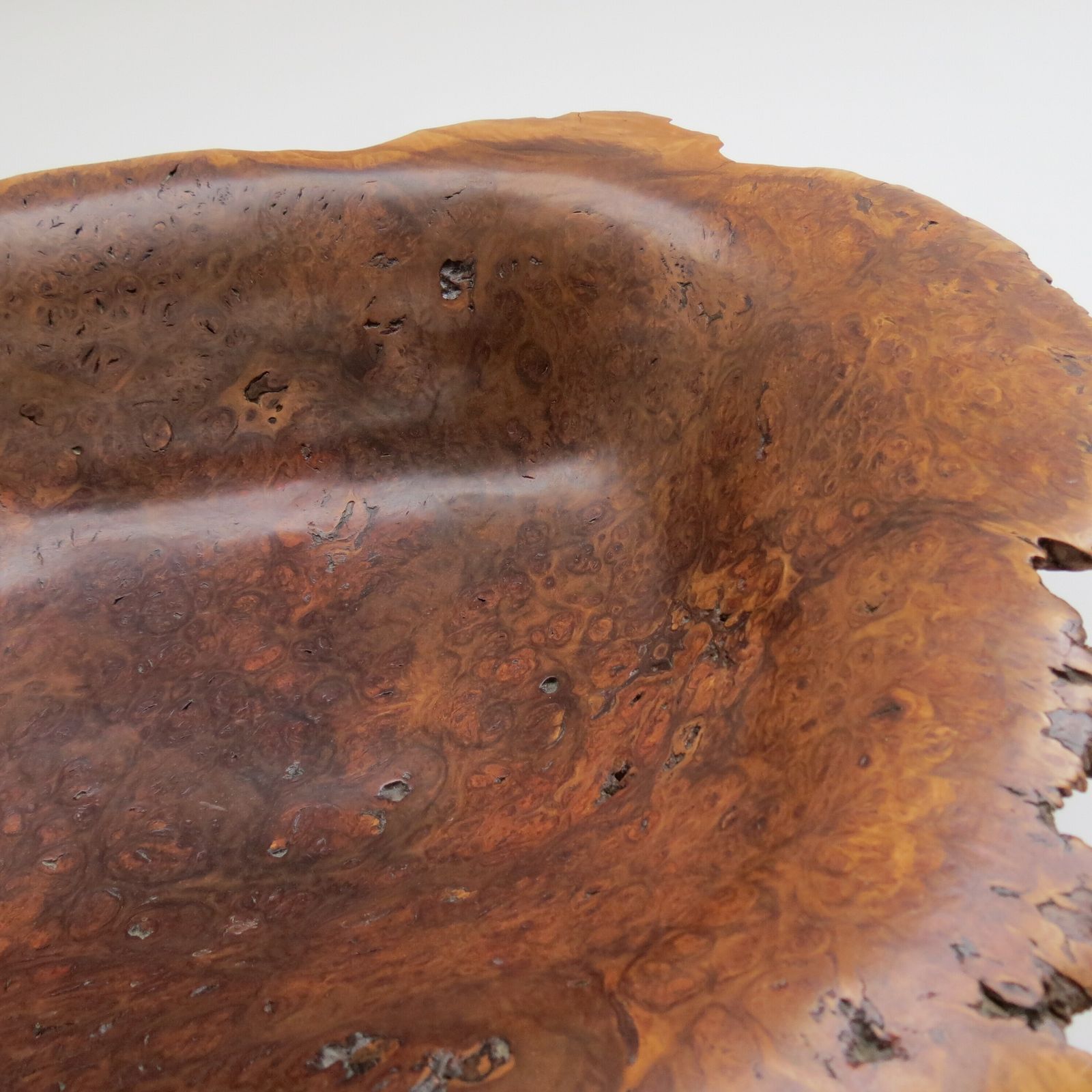 photo vintage Very Large Vintage Wooden Bowl Gum Burr Wood