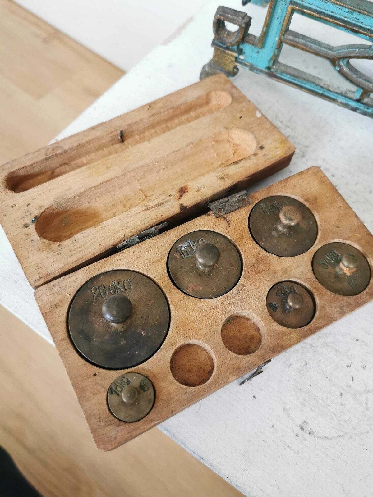 Antique Cast Iron Balance Scale With Brass Pans And Weights / 1960s Yugoslavia photo 164.0