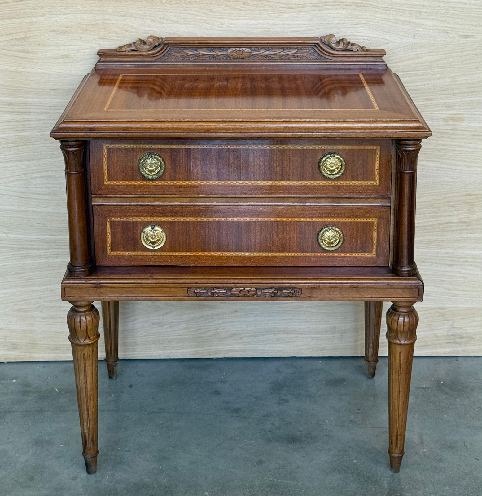 Tables de chevet ou tables d'appoint françaises en noyer, début du XXe siècle, à deux tiroirs photo furniture