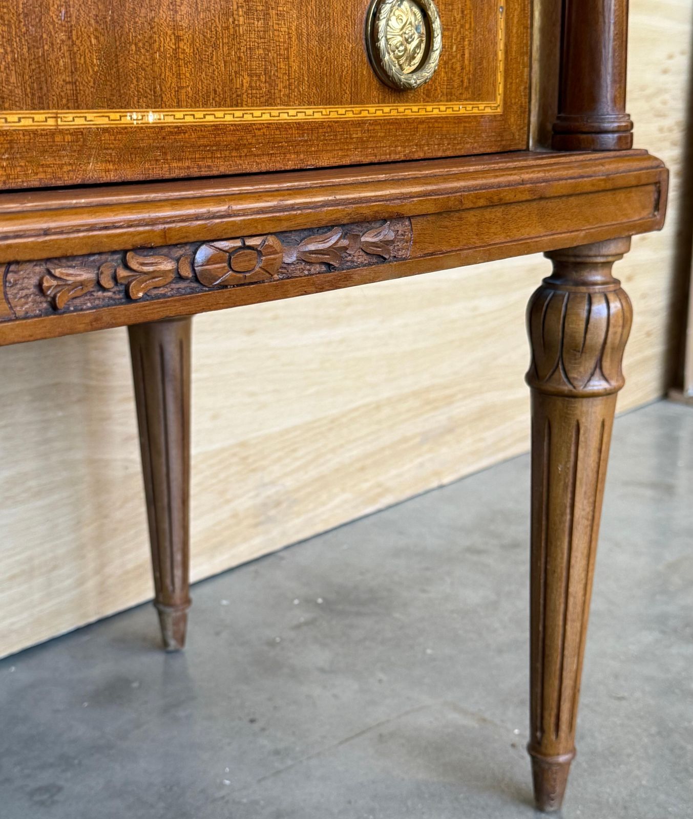 2125.0 Tables de chevet ou tables d'appoint françaises en noyer, début du XXe siècle, à deux tiroirs photo