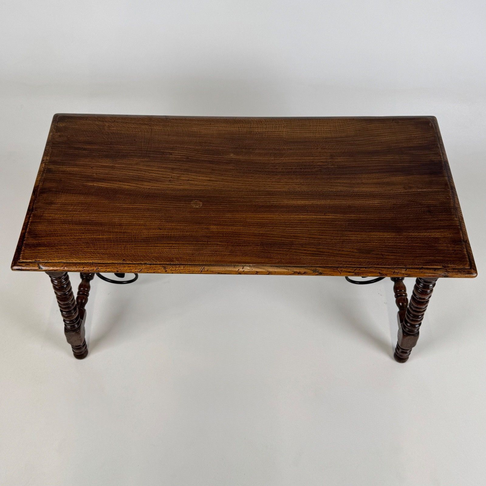 photo furniture Antique 20th Century Bobbin Turned Coffee Table In Oak