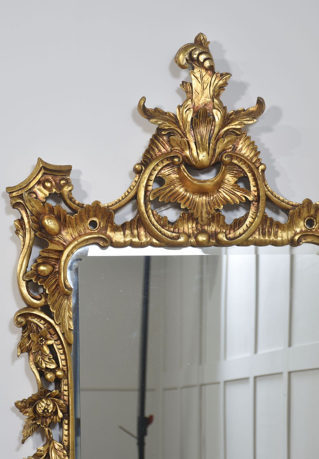 photo vinterior Pair Of Baroque Style Carved And Gilded Mirrors