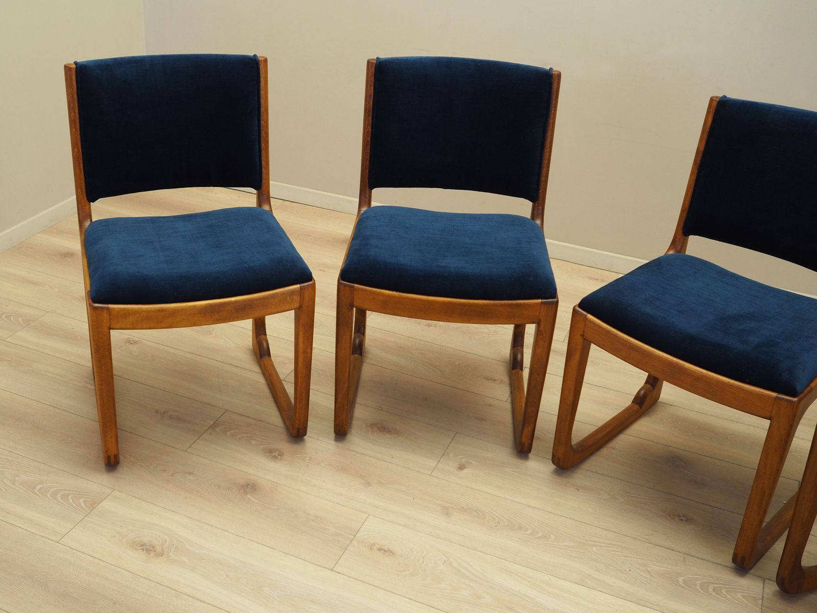 Set Van Vier Beukenhouten Stoelen – Deens Design, Ca. Jaren 1950 – Ontwerper Holger Jacobsen, Fabrikant Fritz Hansen photo for sale