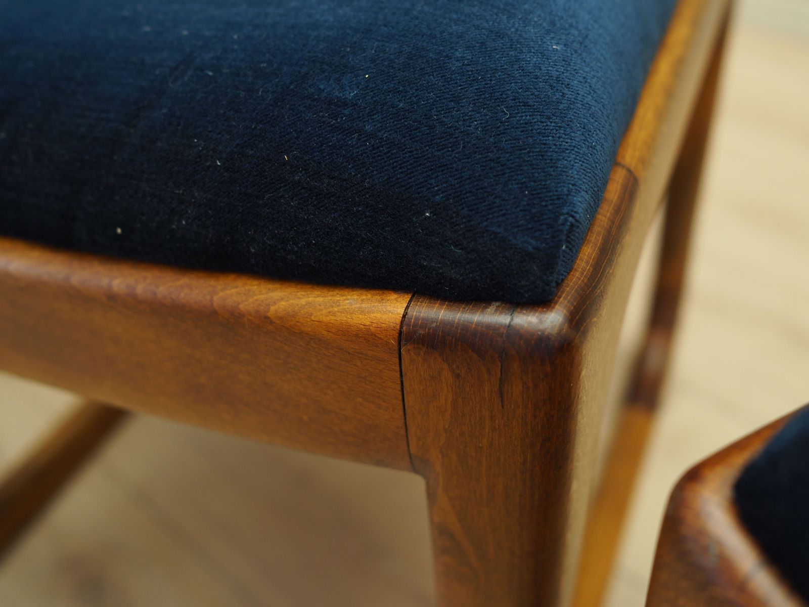 Meubels Set Van Vier Beukenhouten Stoelen – Deens Design, Ca. Jaren 1950 – Ontwerper Holger Jacobsen, Fabrikant Fritz Hansen photo