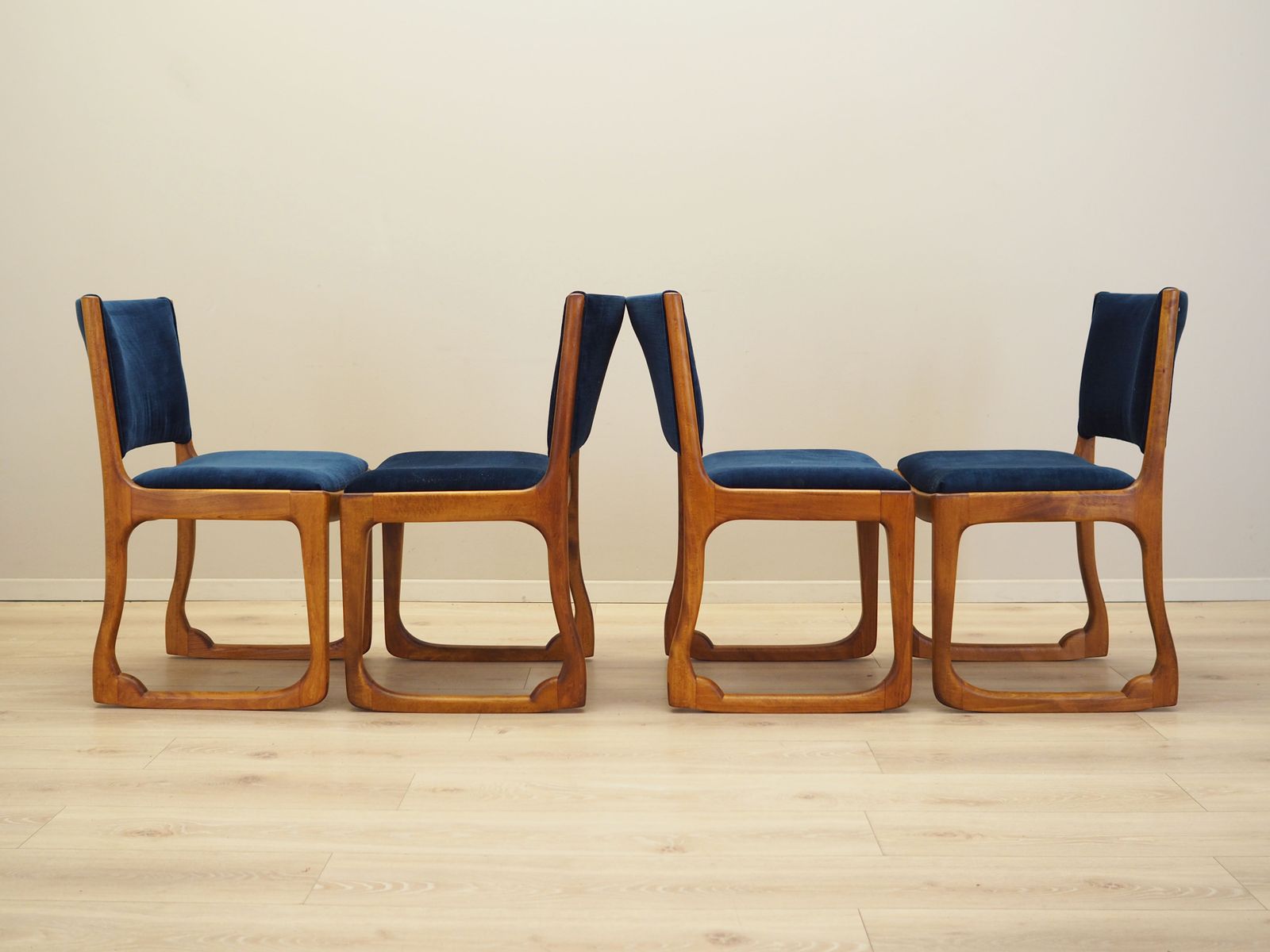 photo vintage Set Van Vier Beukenhouten Stoelen – Deens Design, Ca. Jaren 1950 – Ontwerper Holger Jacobsen, Fabrikant Fritz Hansen