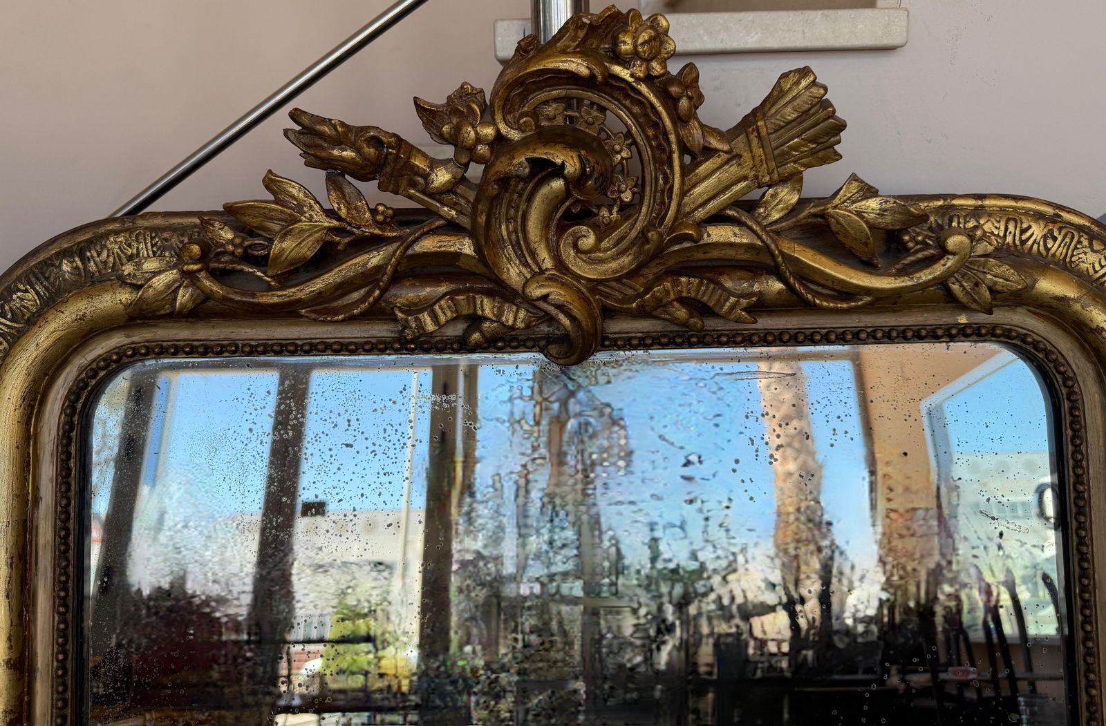 Miroir horizontal de style baroque espagnol en noyer sculpté et doré, XXe siècle photo vinterior