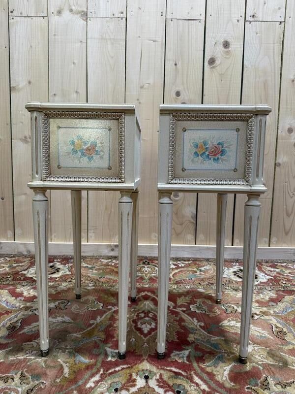 Paire De Tables De Chevets De Style Louis XVI En Bois Peint photo vinterior
