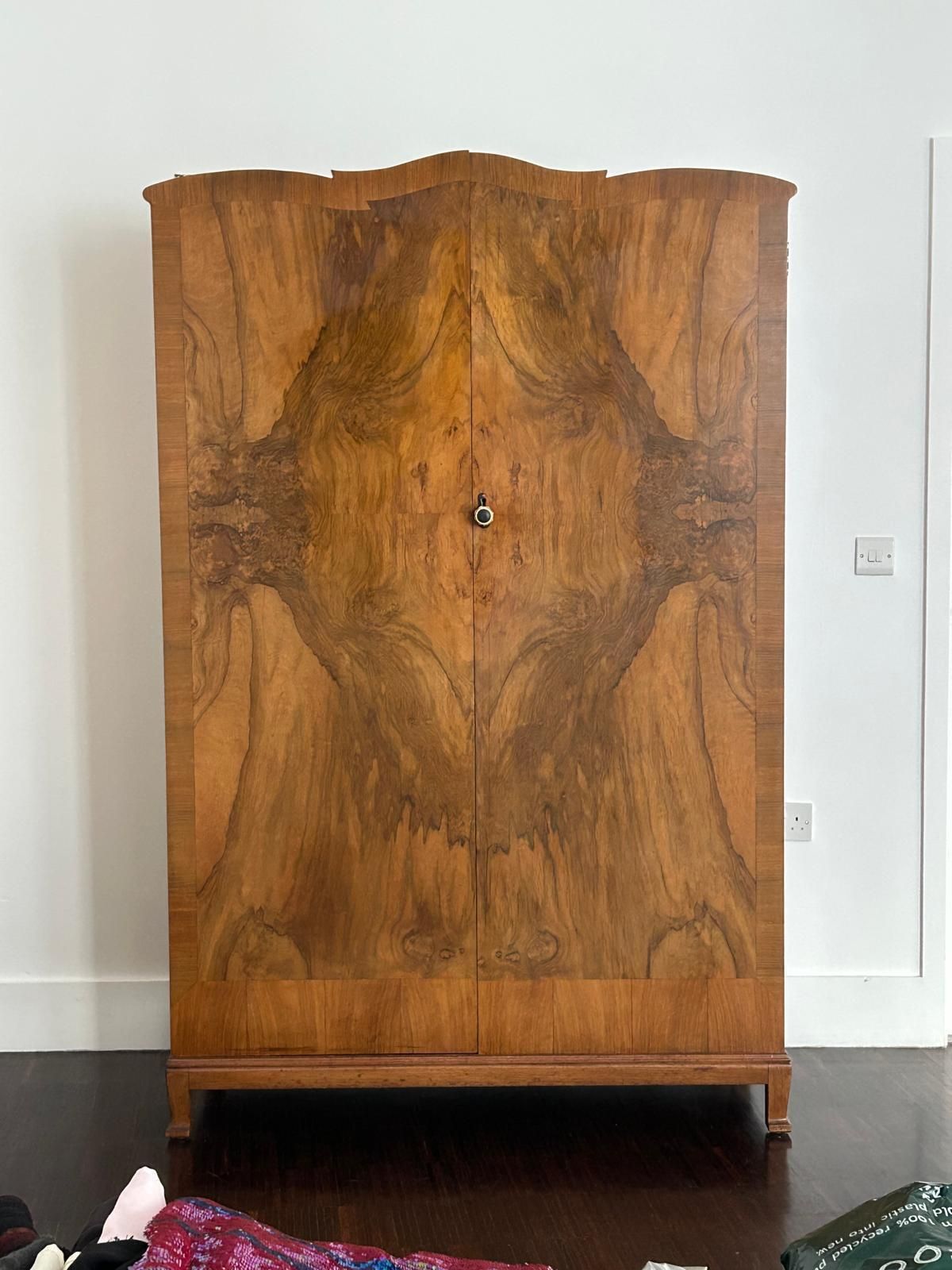photo vintage Stunning Vintage 1940’s Burr Walnut Double Bank Wardrobe.