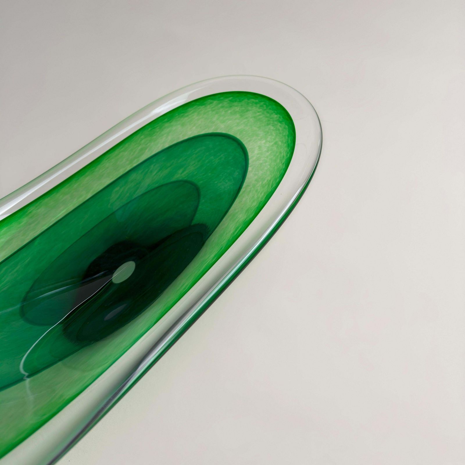 Green Art Glass Oval Centrepiece Bowl By Richard Glass, Teign Valley, 2000s photo vintage