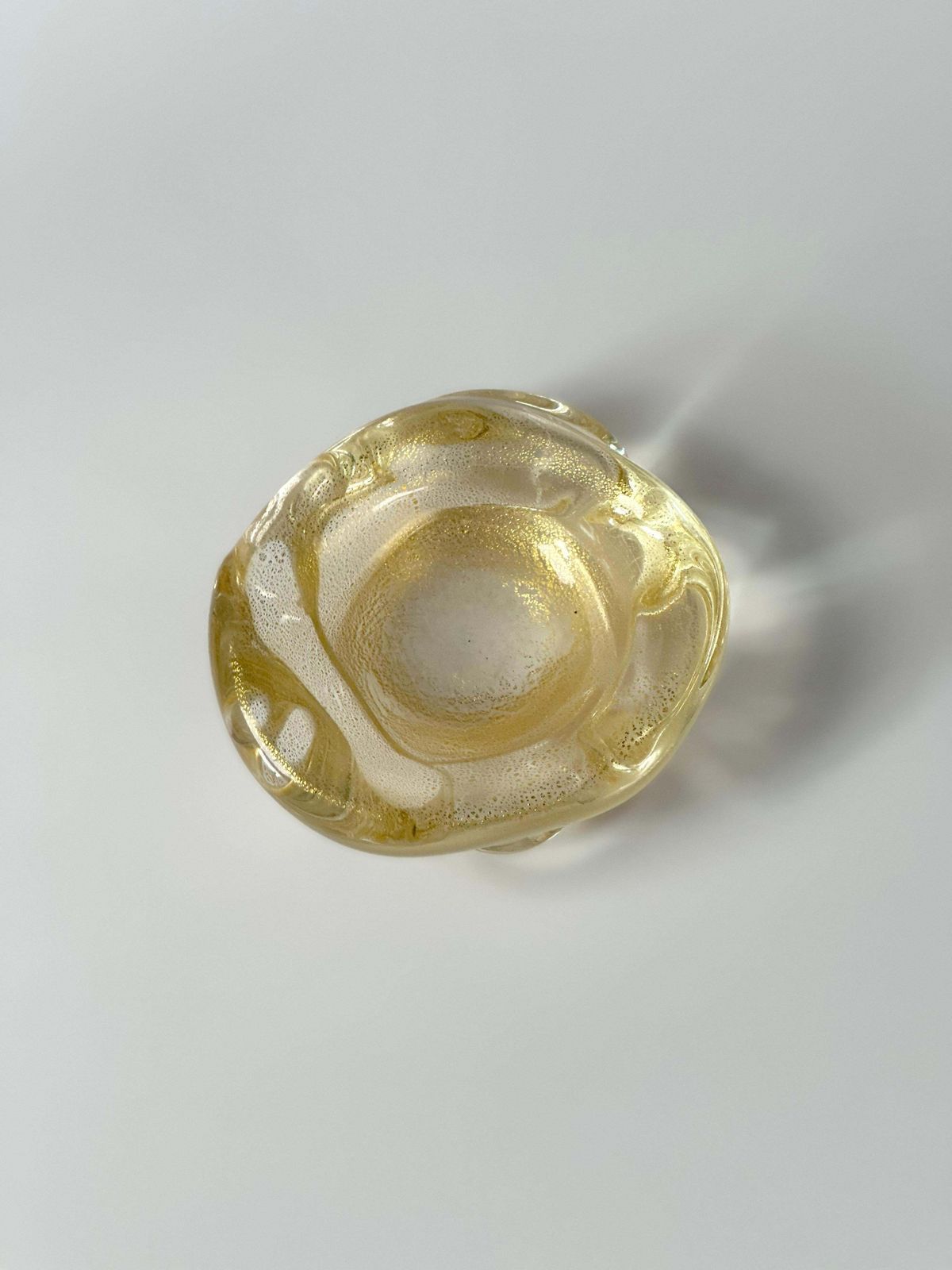 Small Gold Murano Glass Freeform Shaped Bowl By Archimede Seguso, Italy, 1980s photo vinterior
