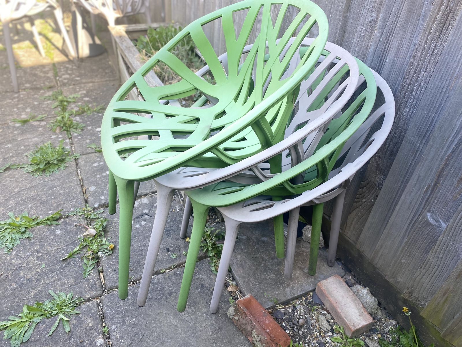 photo buy Vitra Vegetal Design Classic Set Of  4 Outdoor Chairs With Driade Kissi Kissi Table