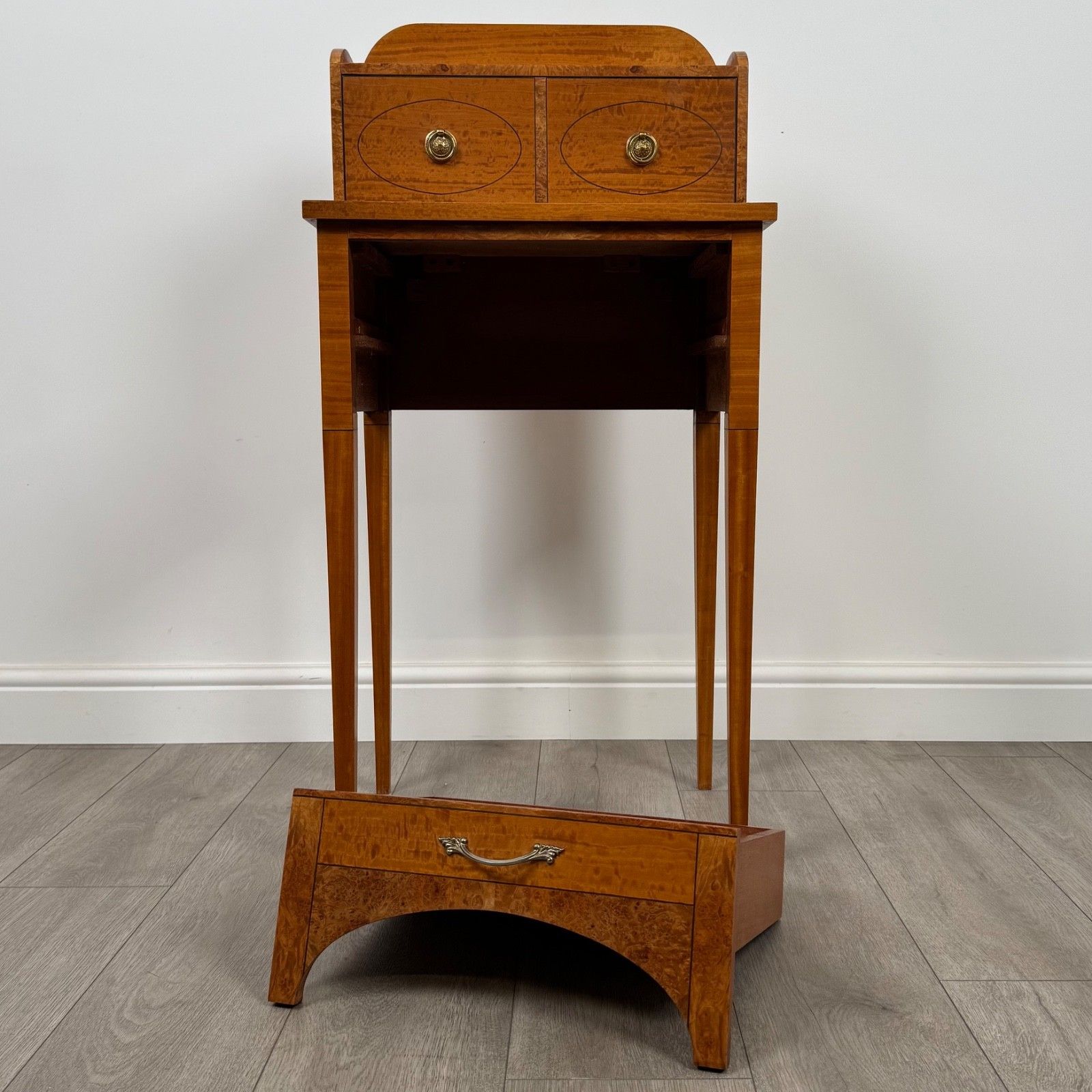 585.0 Antique 20th Century Fine Quality Cabinet In Satinwood photo