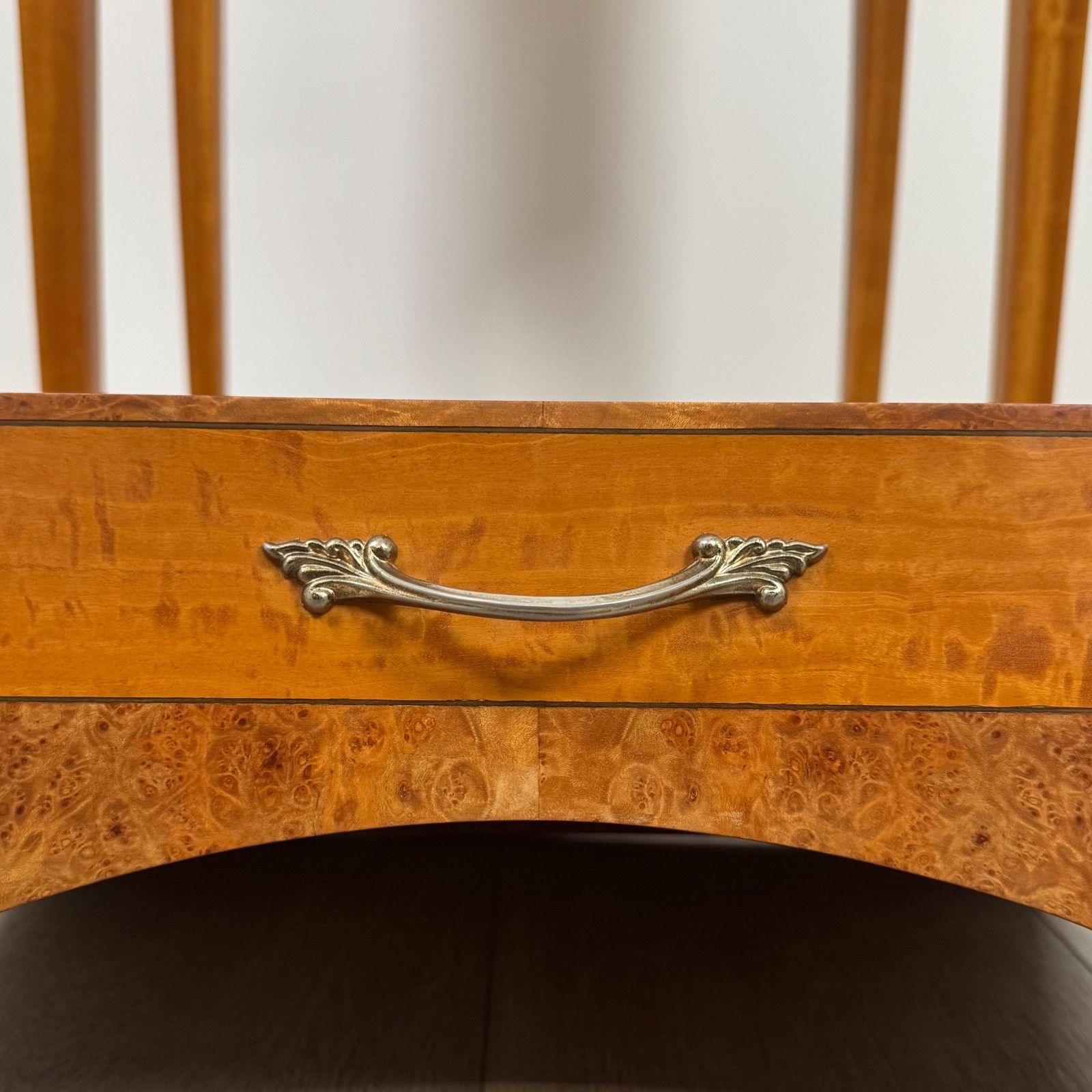 photo vinterior Antique 20th Century Fine Quality Cabinet In Satinwood