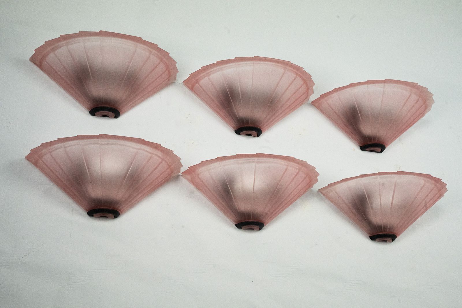 photo vintage Set Of Six De Majo Sconces In Thick Pink Murano Glass. Italy 1980s