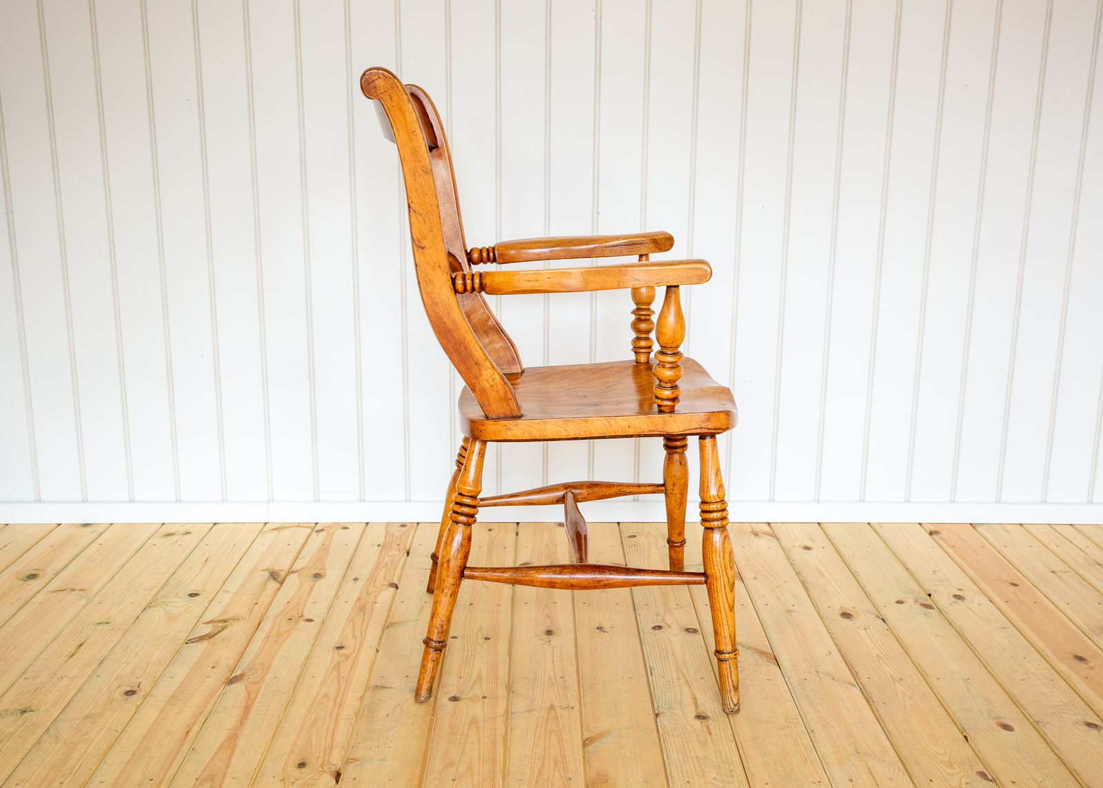photo vintage Antique Blonde Windsor Chair Satin Birch Country Bar Back Oxford Armchair 1850 Farmhouse Country House Victoria.N