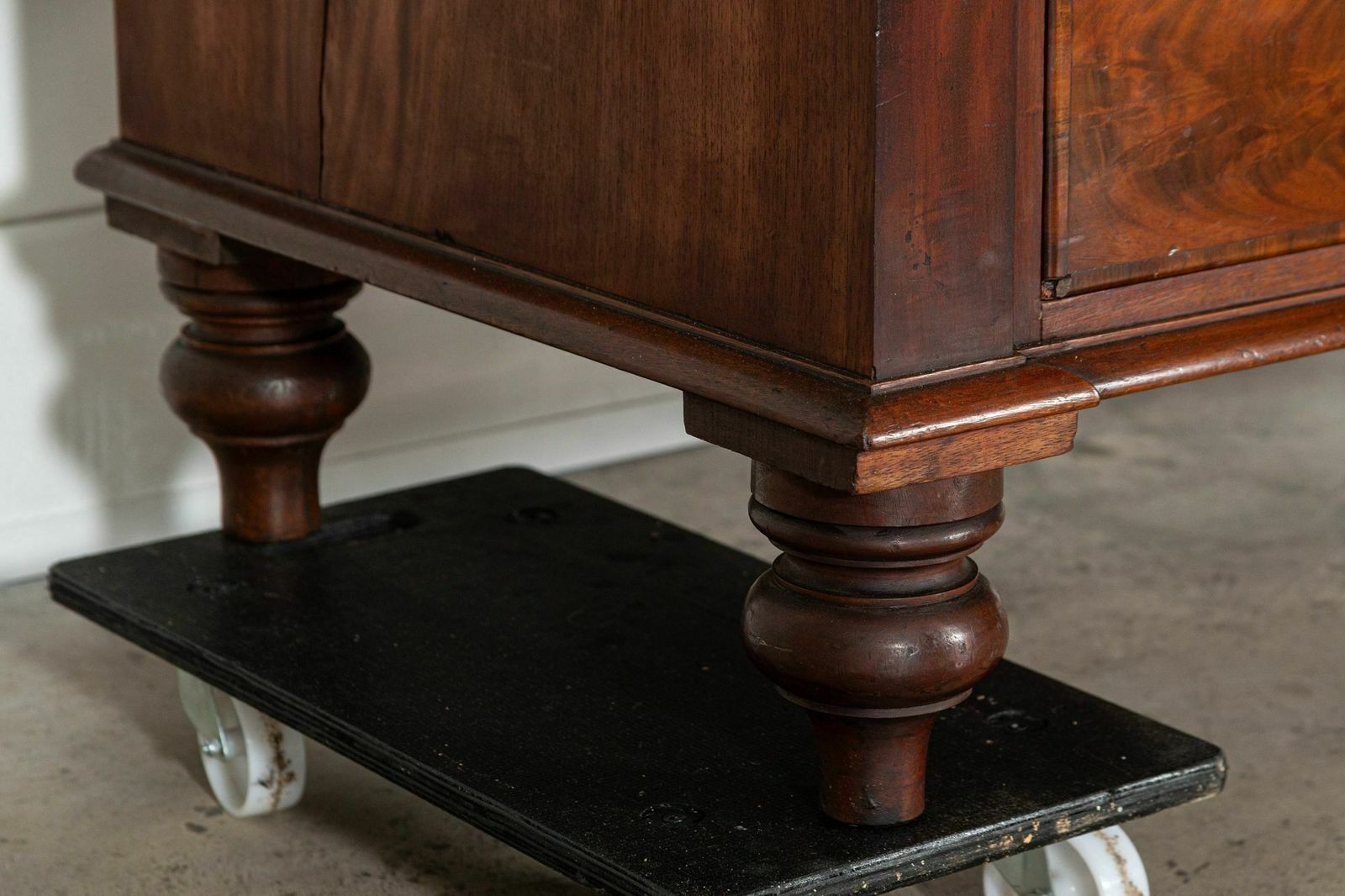 photo buy Large English Regency Mahogany Linen Press
