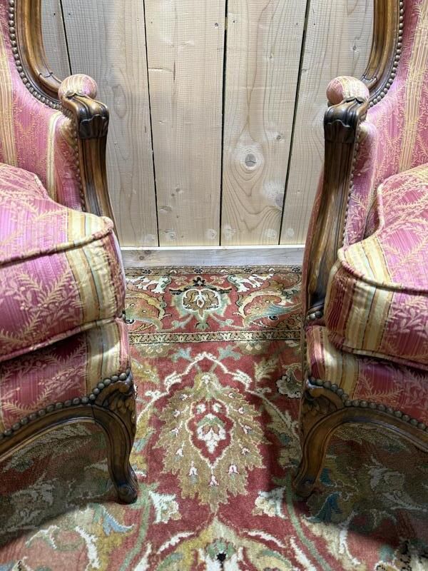 Paire De Fauteuils   Bergères De Style Louis XV En Soierie photo furniture