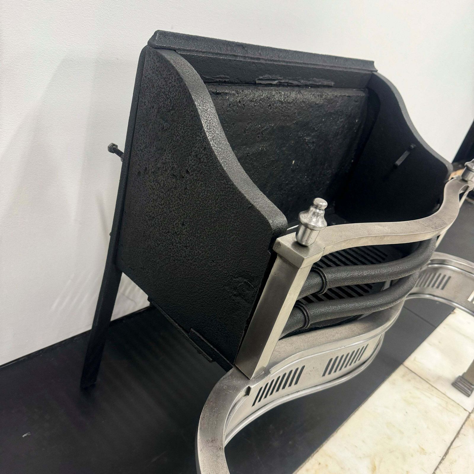 photo vinterior Neoclassical Cast Iron And Polished Steel Firebasket