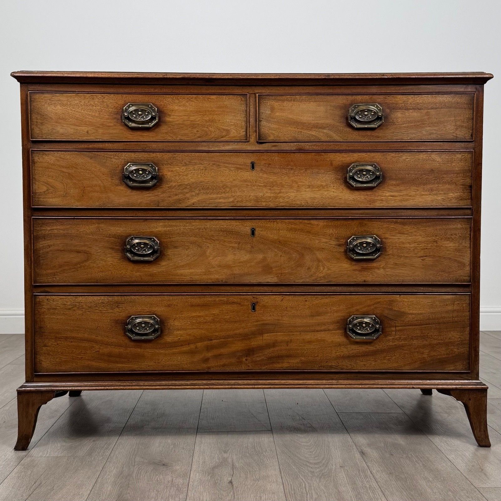 Antique 18th Century Chest Of Drawers In Mahogany
