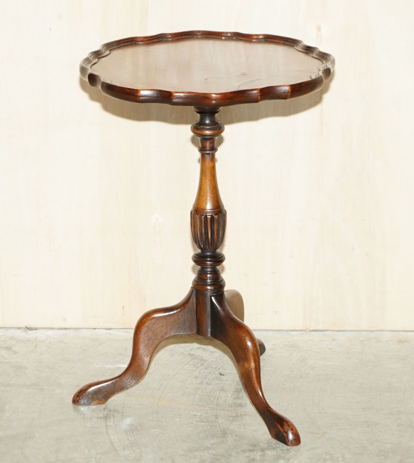 Vintage Mahogany Carved Legs Pie Crust Edge Tripod Lamp Side End Wine Table photo furniture