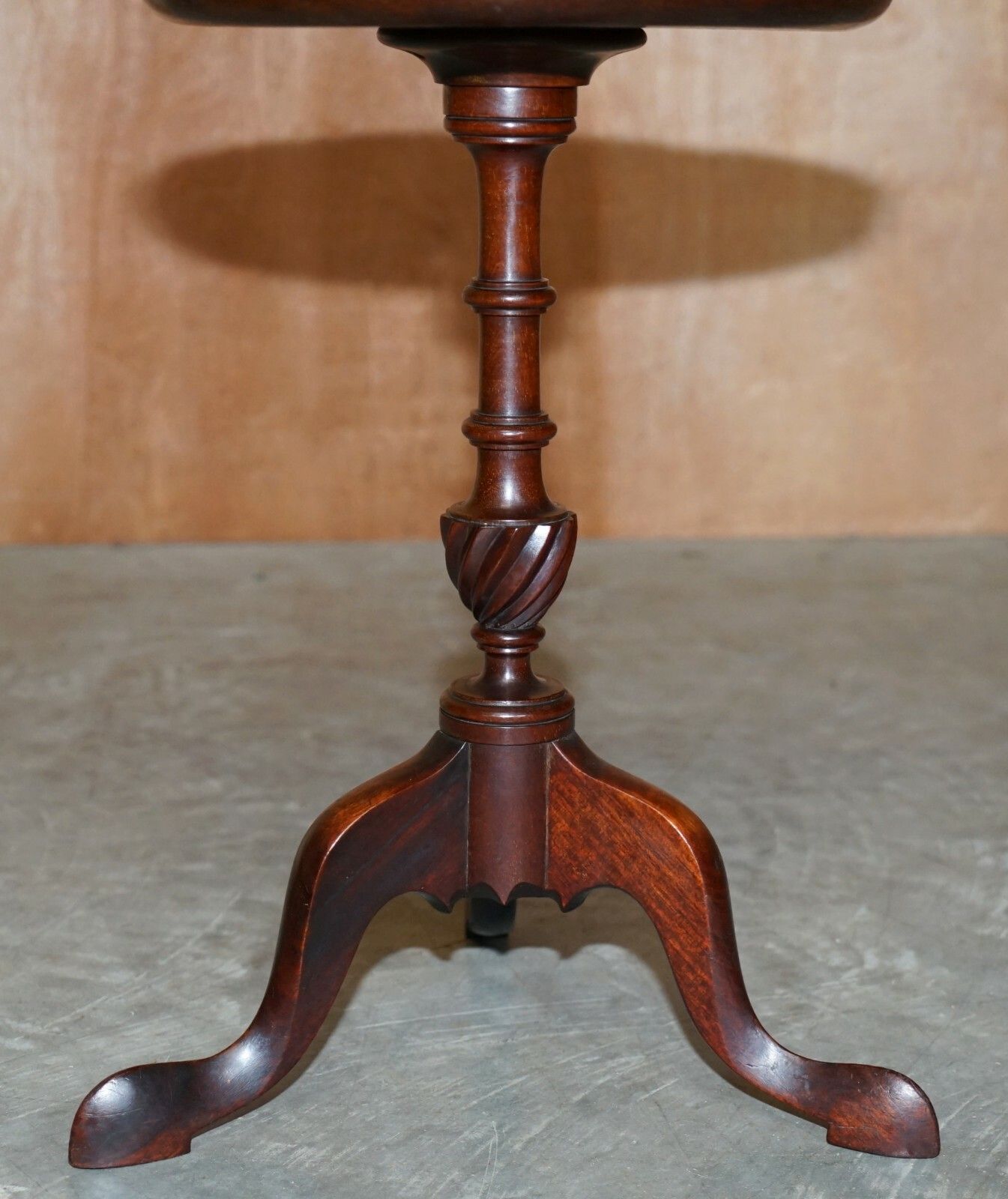 Lovely Antique Sheraton Revival Mahogany Tripod Side End Lamp Wine Table photo buy