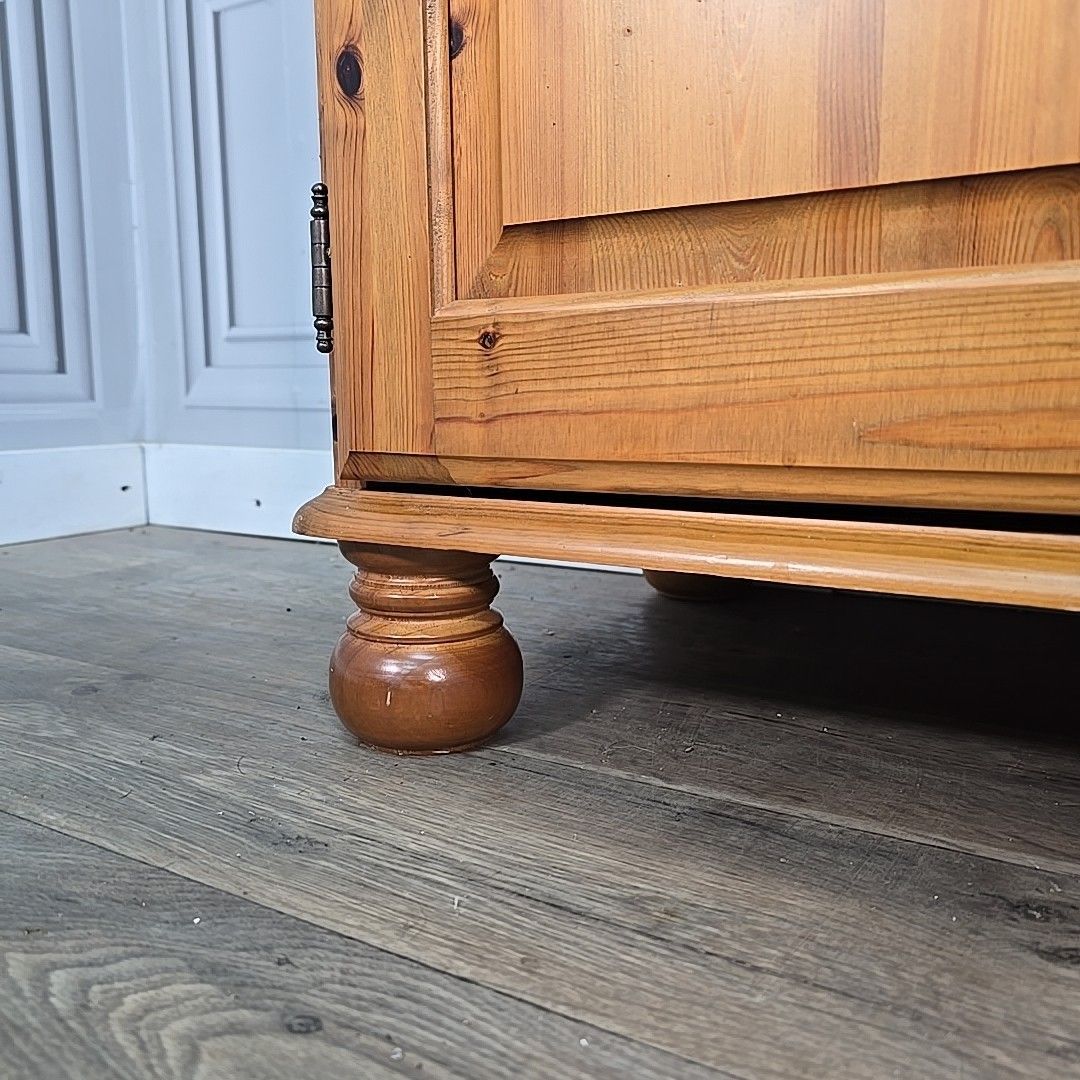 photo furniture Retro Vintage Solid Pine Wooden Sideboard Cabinet Kitchen Dresser Base Drawers