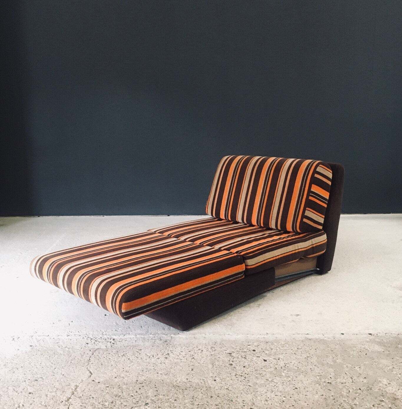 550.0 1970's Design Fold Out Extendable Lounge Chair photo