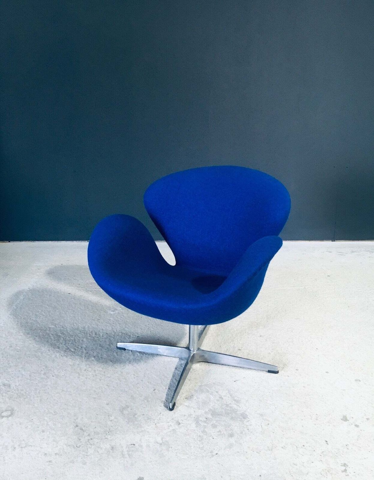 Mid Century Modern Scandinavian Design Swan Chair Van Arne Jacobsen, Denemarken, Jaren 1970 photo furniture