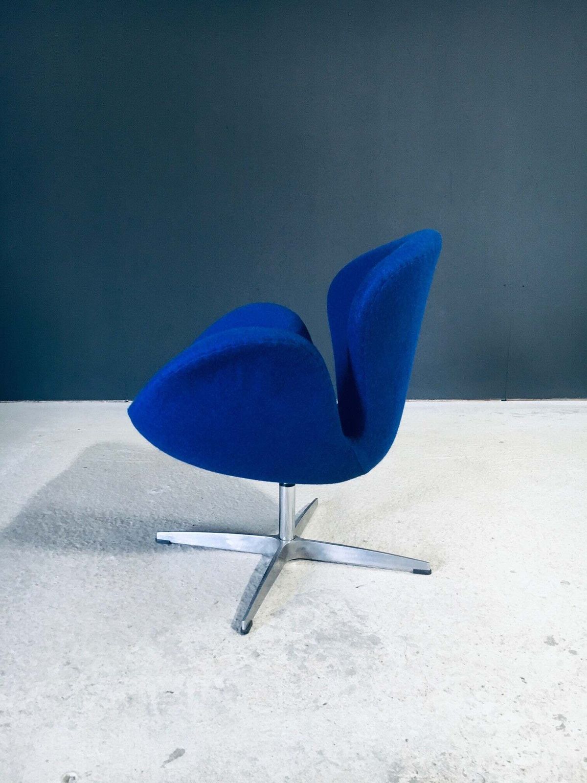 Mid Century Modern Scandinavian Design Swan Chair Van Arne Jacobsen, Denemarken, Jaren 1970 photo vintage