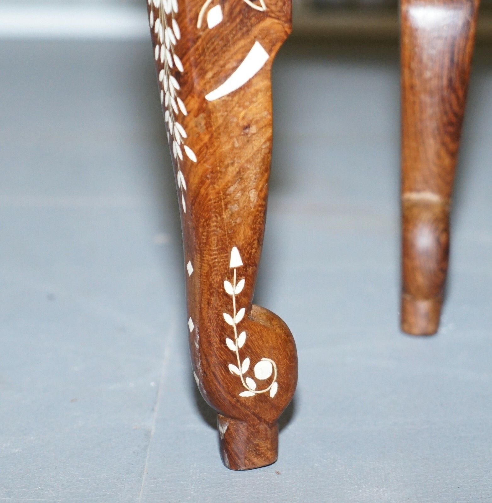 photo furniture Anglo Indian Export Rosewood Elephant Inlaid Side Lamp End Wine Table Flowers