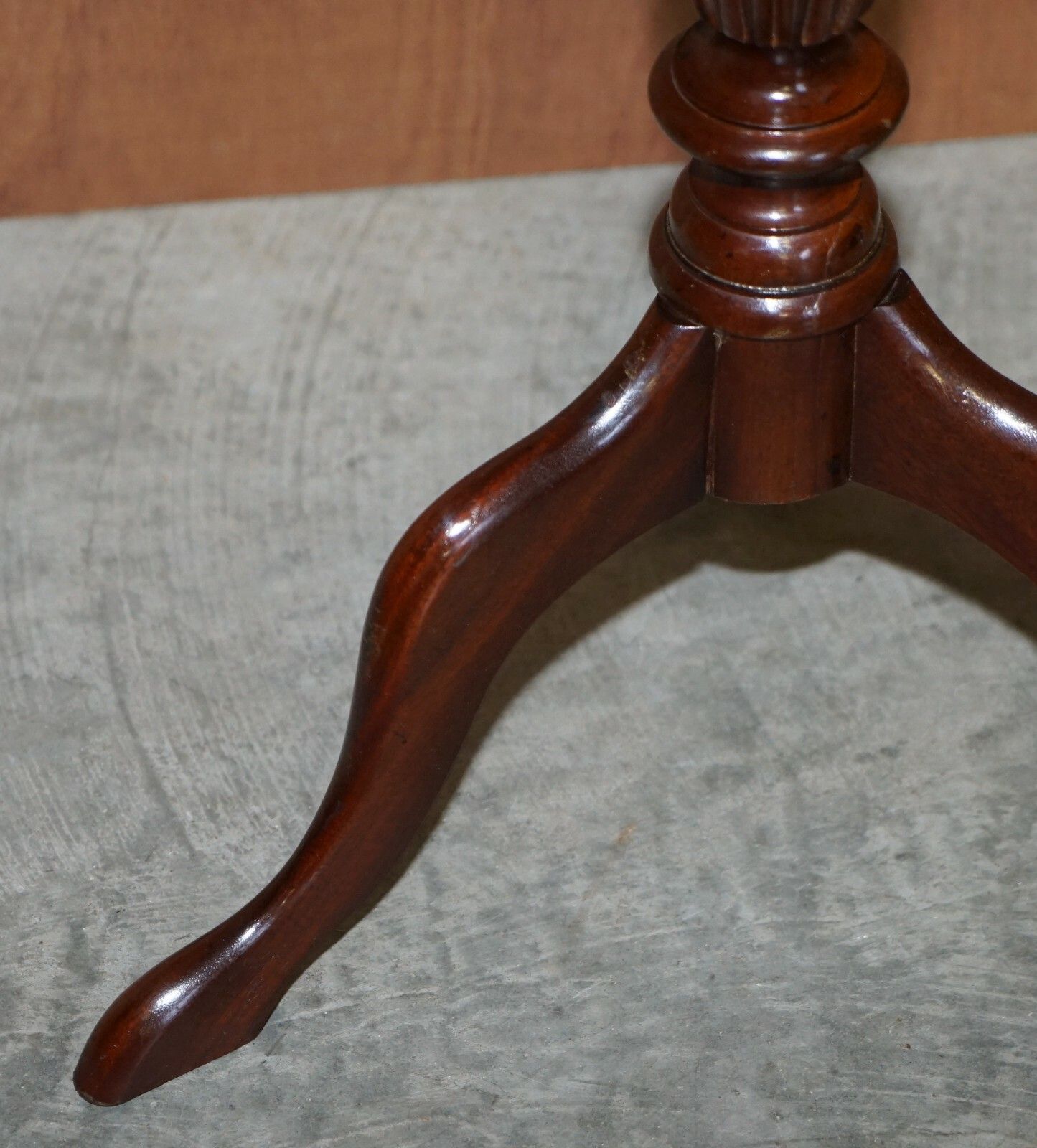 photo furniture Lovely Antique Victorian Mahogany Hand Carved Jardiniere Plant Stand Pedestal