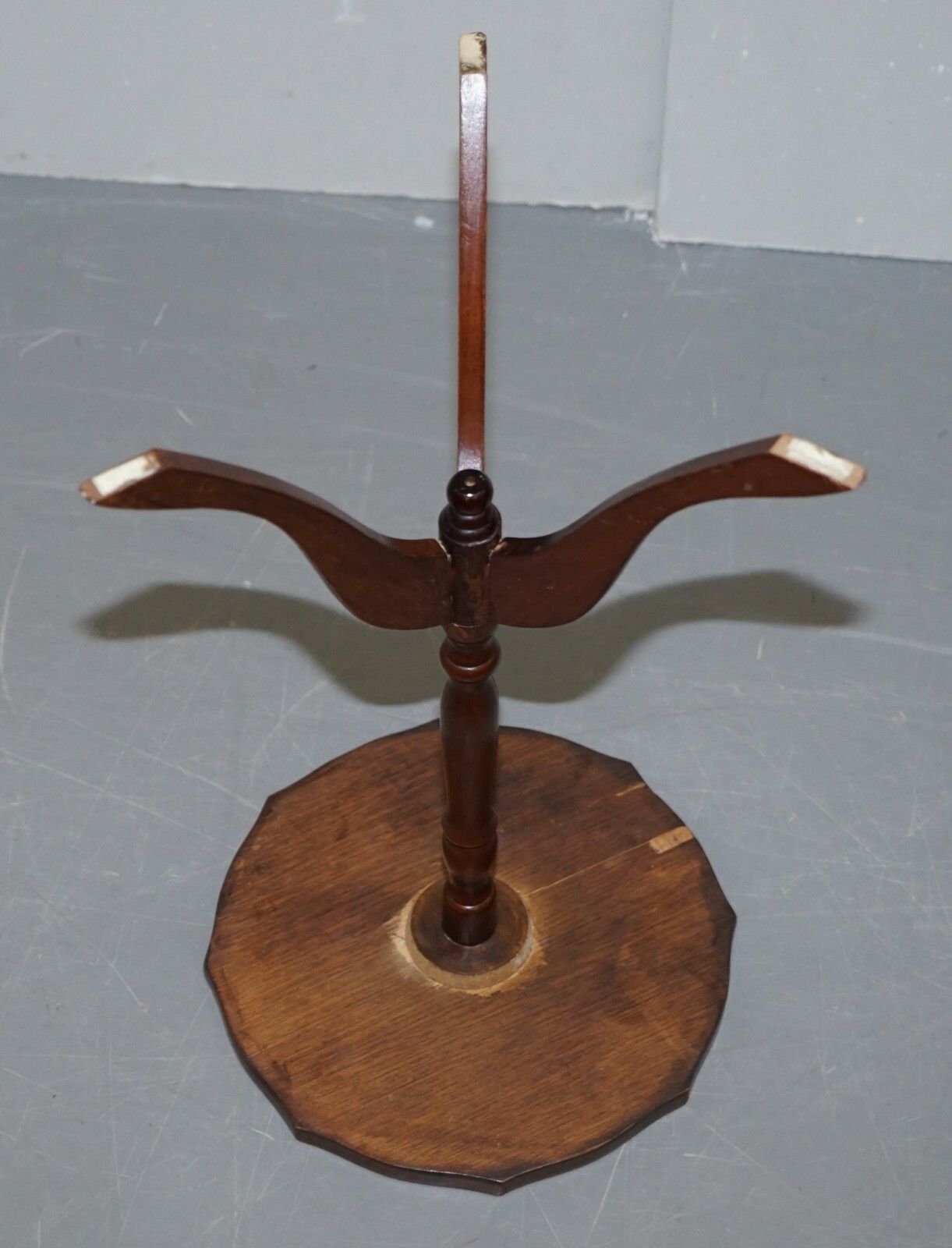 Furniture Bevan Funell England Green Leather Vintage Mahogany Tripod Lamp Side End Table photo
