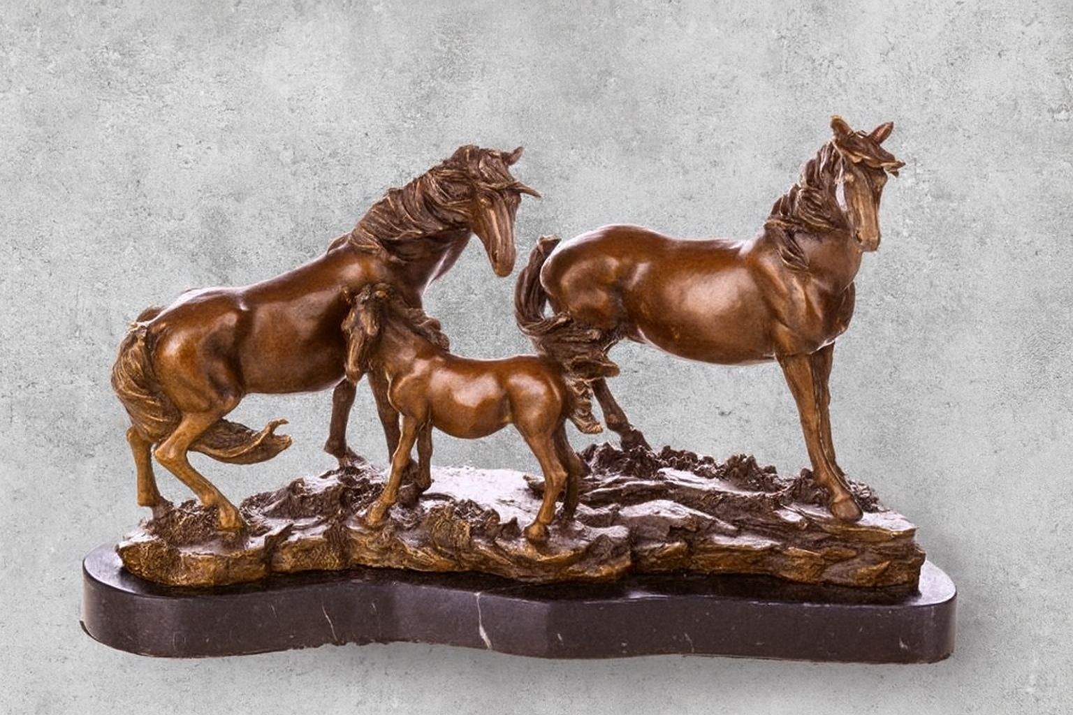Elegant Bronze Horse Sculpture: Timeless Equestrian Decor Gift For Animal Lovers & Collectors