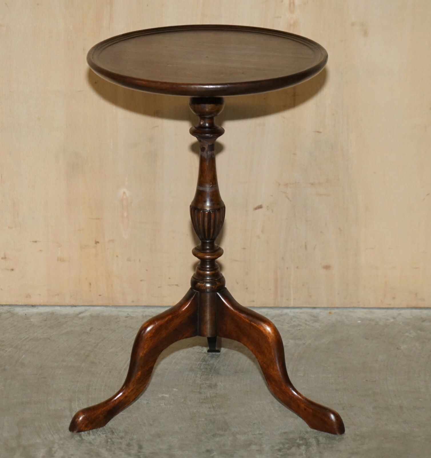 Vintage Light Mahogany With Sculpted Legs Tripod Lamp Side End Wine Table photo for sale