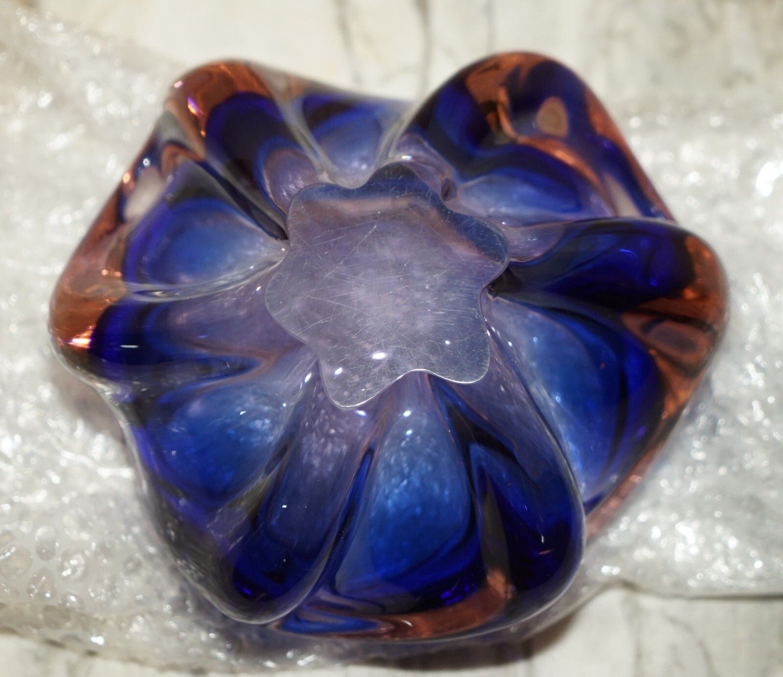 photo vintage Beautiful Decorative Custom Made Decorative Floral Glass Bowl Or Dish Deep Blue