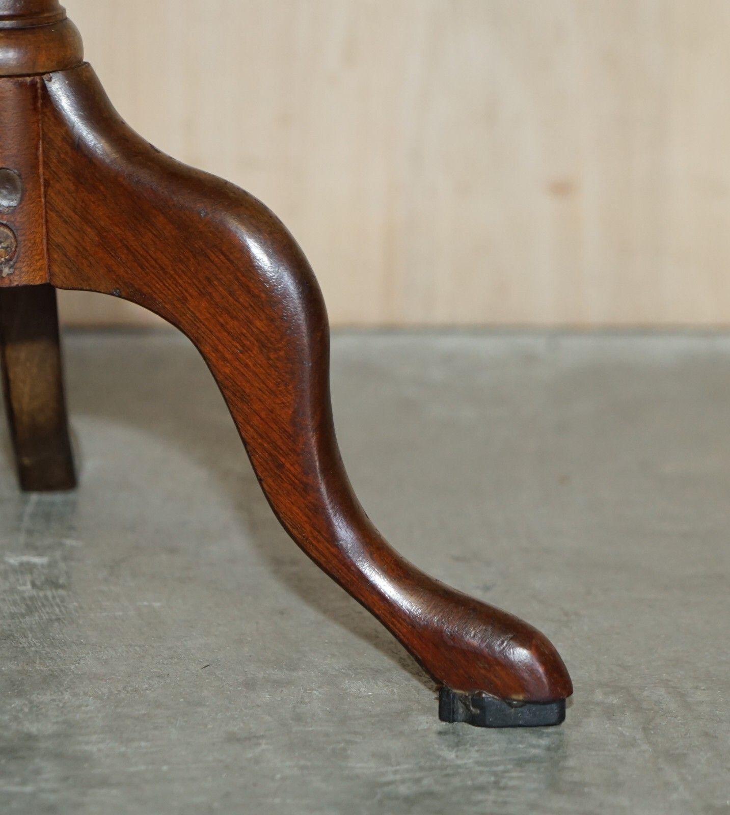 Restored Mahogany Pie Crust Edge Green Leather Tripod Side End Lamp Wine Table photo buy