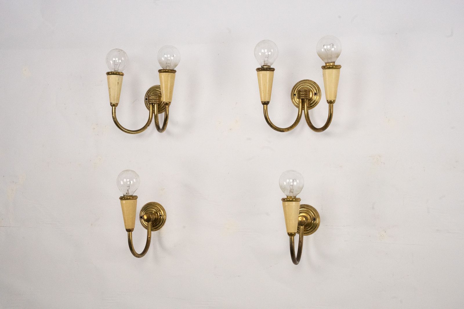 photo for sale Set Of Four Mid Century Sconces In Lacquer And Brass. Italy 1950s