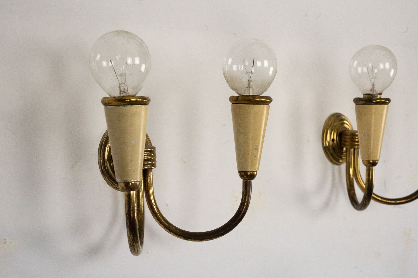 1560.0 Set Of Four Mid Century Sconces In Lacquer And Brass. Italy 1950s photo