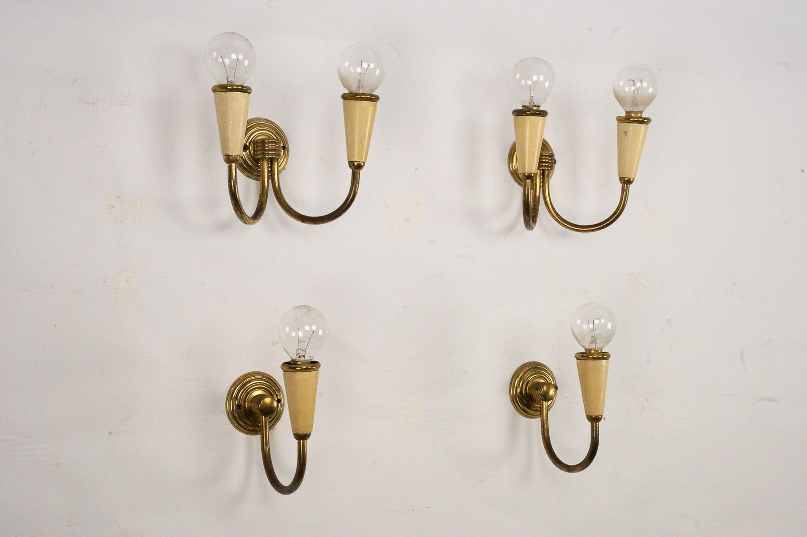photo vinterior Set Of Four Mid Century Sconces In Lacquer And Brass. Italy 1950s