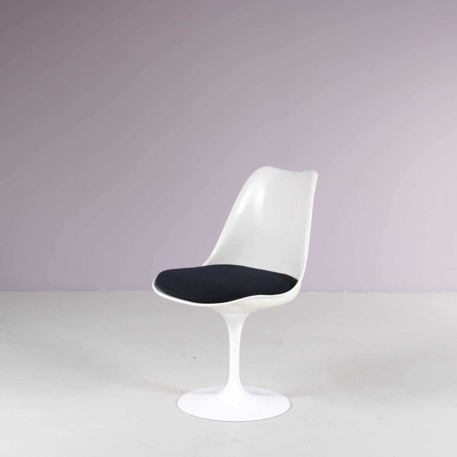 “Tulip” Chairs By Eero Saarinen For Knoll International, 1970s photo buy