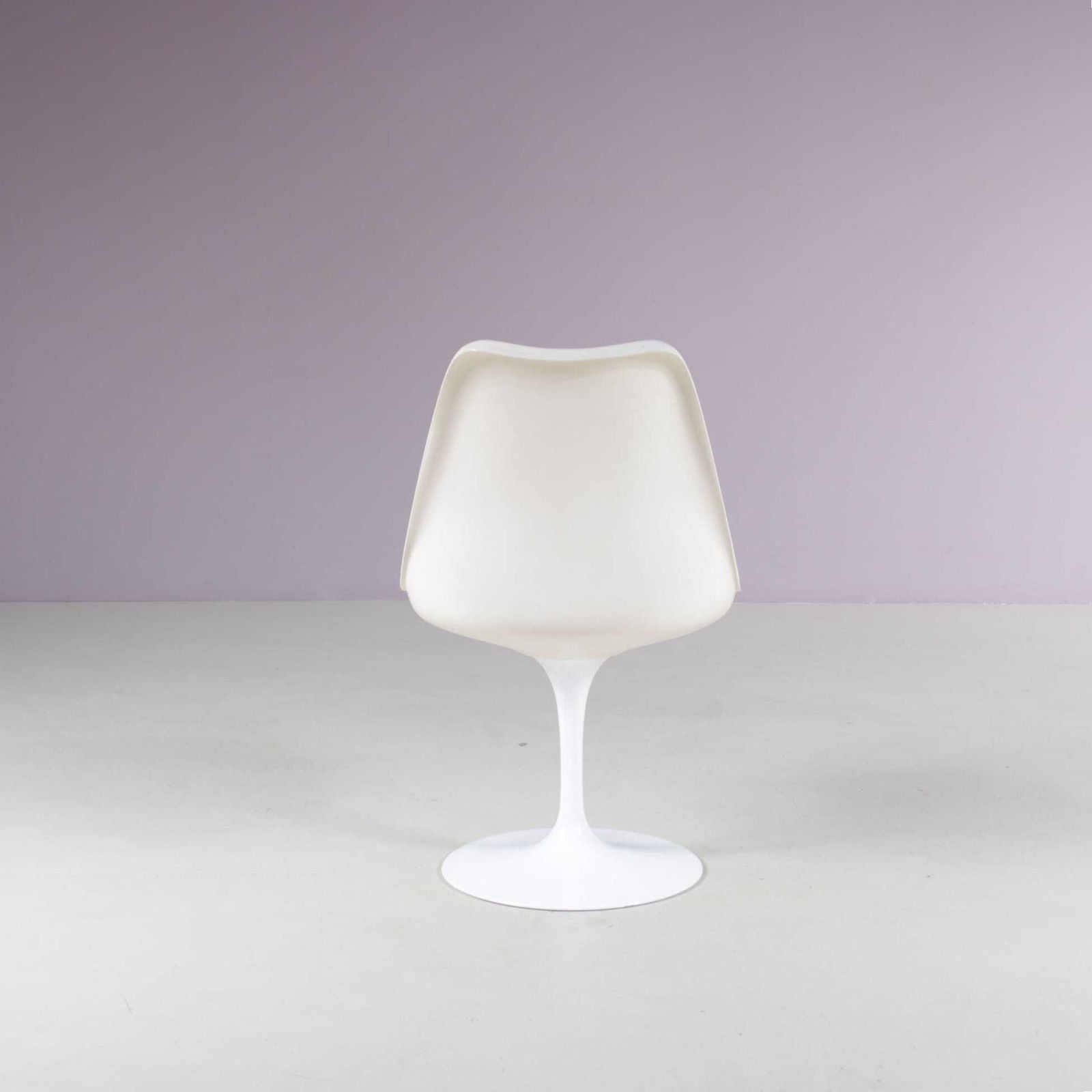 photo furniture “Tulip” Chairs By Eero Saarinen For Knoll International, 1970s