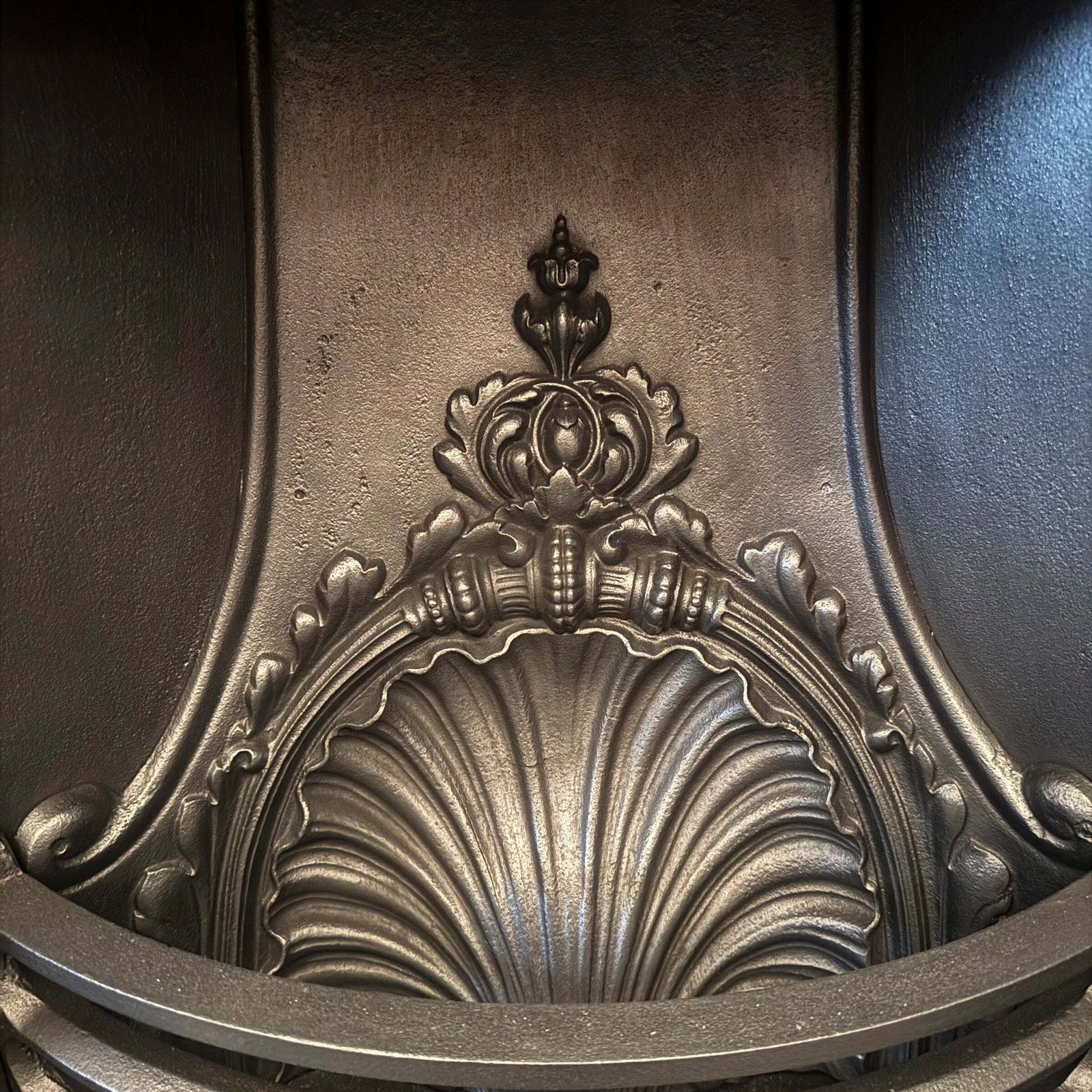photo furniture Antique Victorian Horseshoe Cast Iron Insert