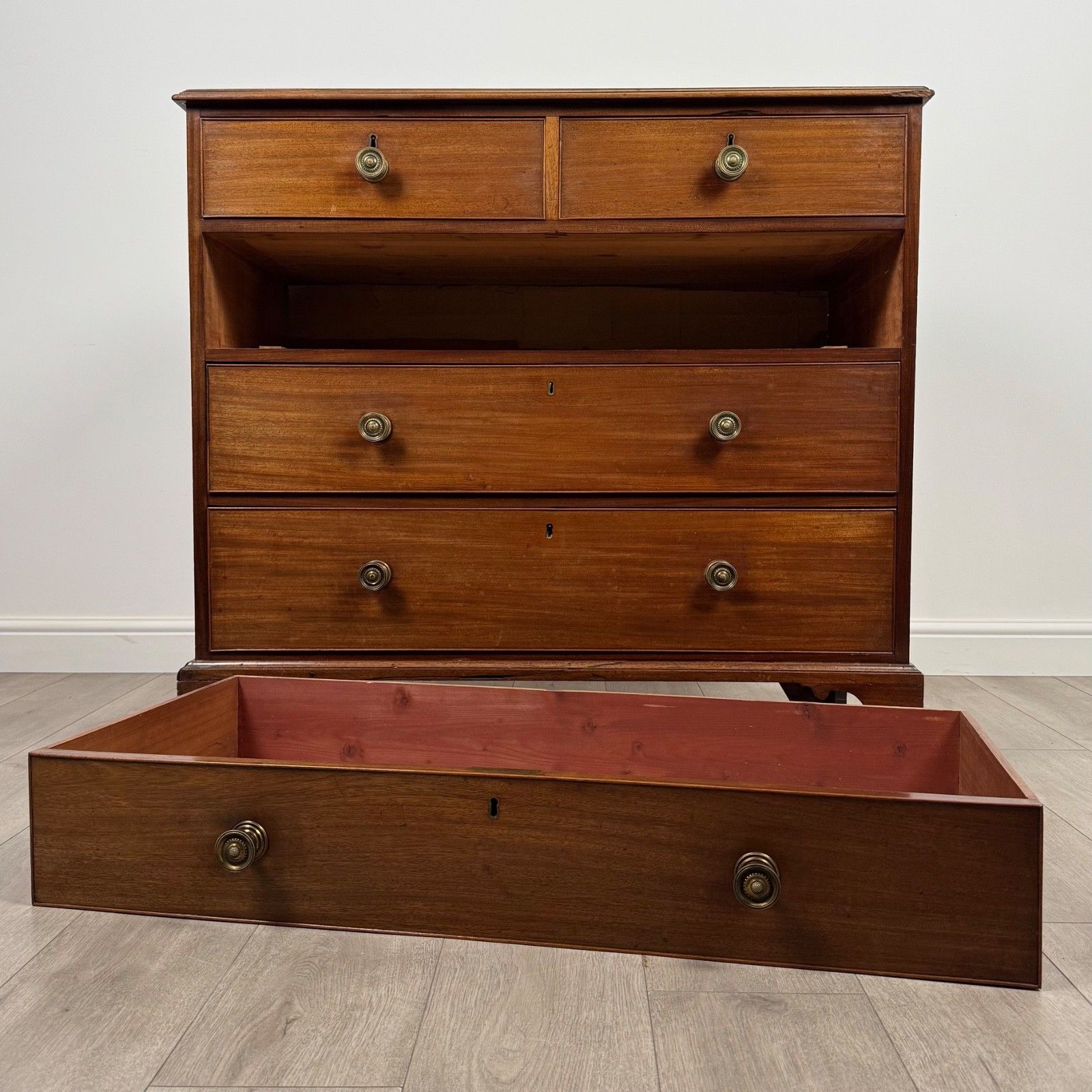 photo for sale Antique 18th Century Fine Quality Chest Of Drawers In Mahogany